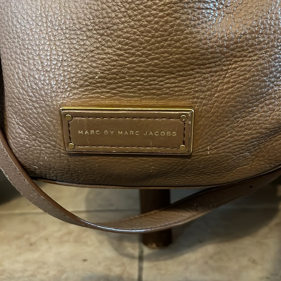 🎉 Marc by Marc Jacobs hobo bag! Too hot to handle! - Picture 4 of 9